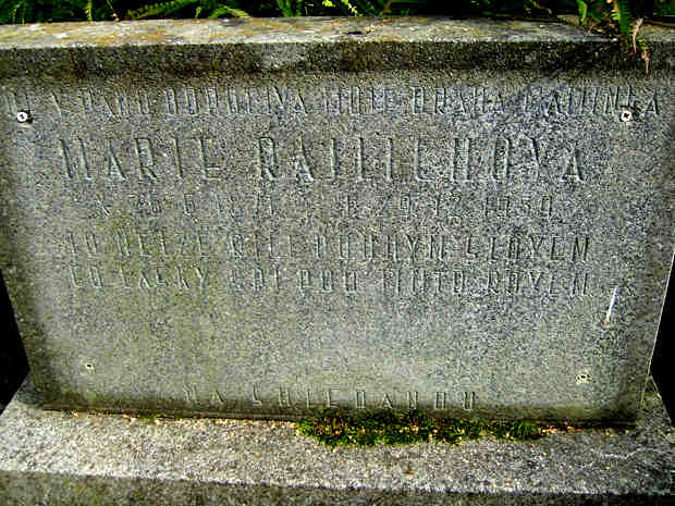 Marie Rajlichová (roz. Halberštátová, vdova po Ferdinandu Rajlichovi cukráři ze Žamberka), hřbitov v Letohradu (dříve Kyšperk), zrušený hrob