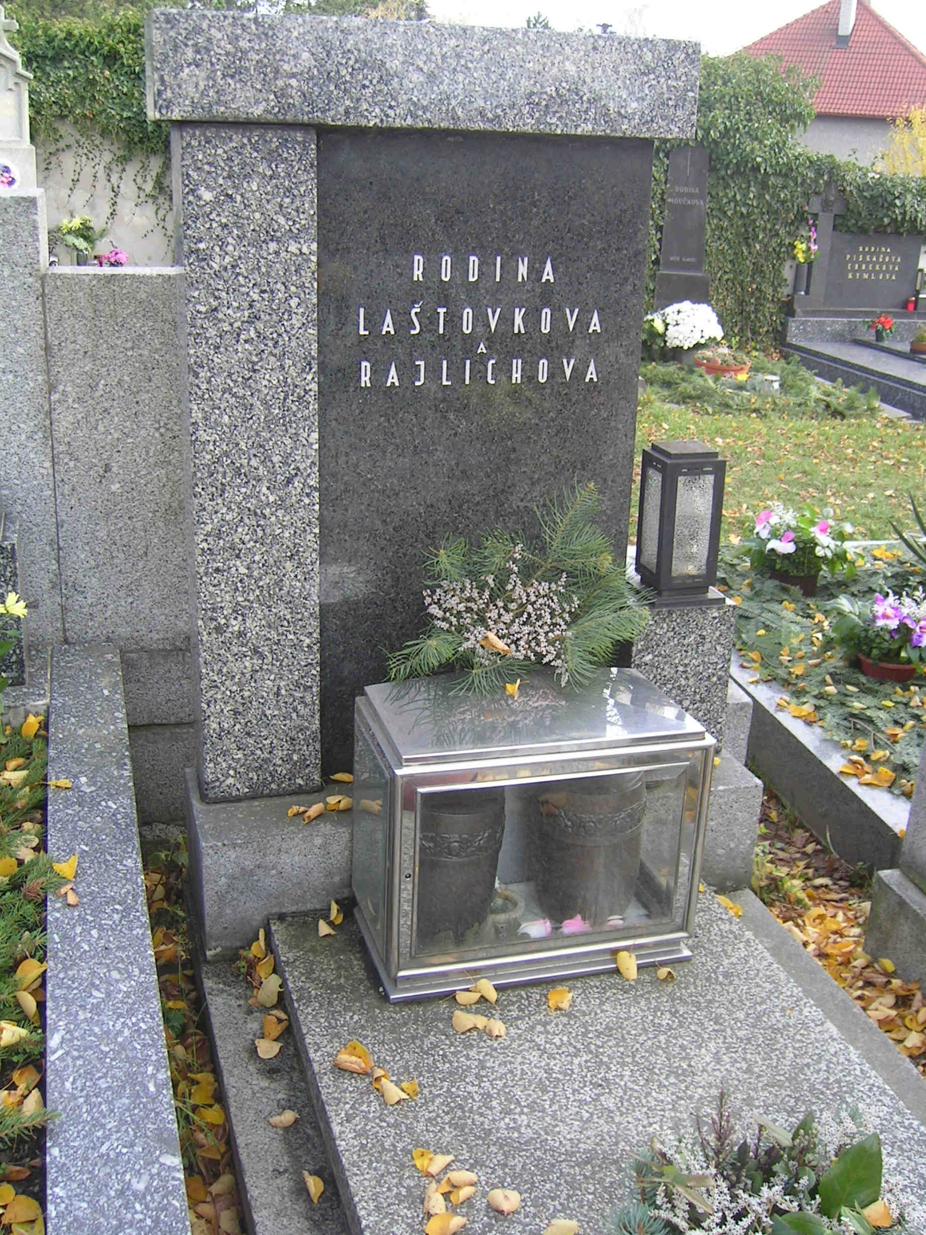 Josef Rajlich s rodinou, hřbitov v Sedlčanech